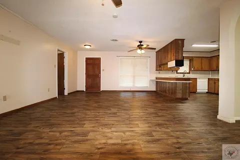 604 E Ave E, Hooks, TX 75561 photo 6