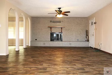 604 E Ave E, Hooks, TX 75561 photo 5