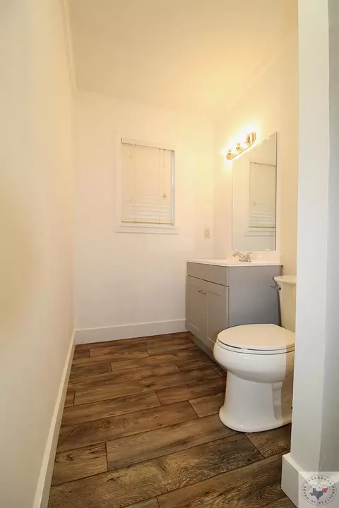 604 E Ave E, Hooks, TX 75561 photo 14