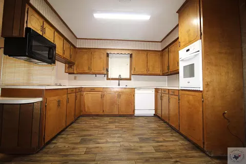 604 E Ave E, Hooks, TX 75561 photo 4