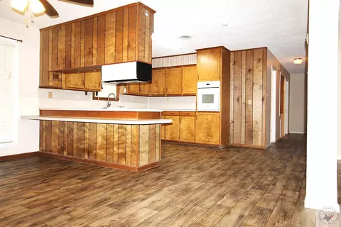604 E Ave E, Hooks, TX 75561 photo 3