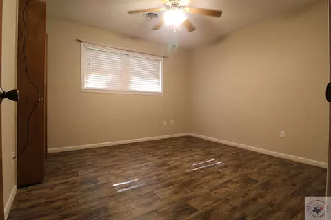 604 E Ave E, Hooks, TX 75561 photo 15