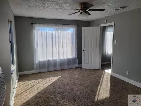 107 E Ave B, Hooks, TX 75561 photo 6