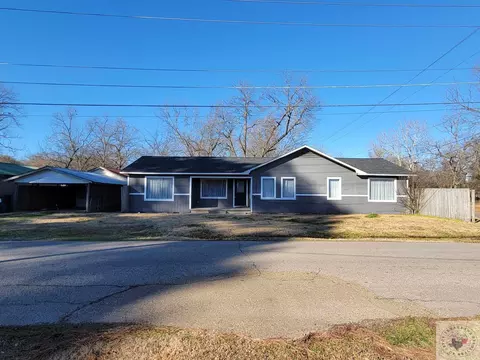 107 E Ave B, Hooks, TX 75561 photo 1