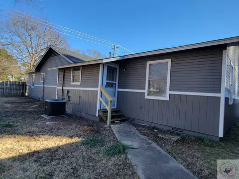 107 E Ave B, Hooks, TX 75561 photo 8