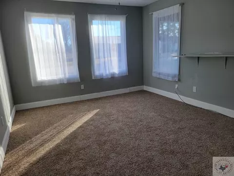 107 E Ave B, Hooks, TX 75561 photo 7