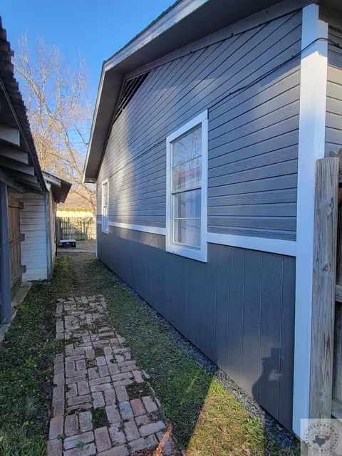 107 E Ave B, Hooks, TX 75561 photo 9
