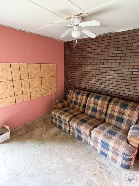 405 E 5th St, Hooks, TX 75561 photo 2