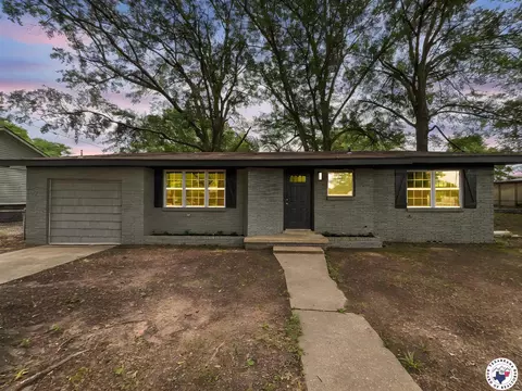 202 Main St, Hooks, TX 75561 photo 1