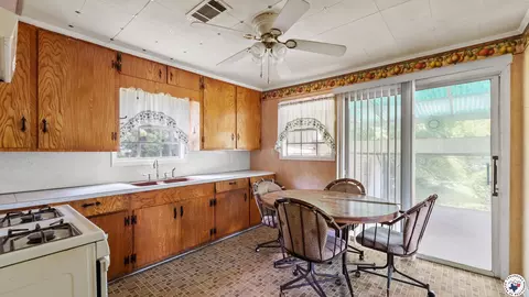 112 Grant, Hooks, TX 75561 photo 9