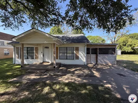 208 Main St, Maud, TX 75567