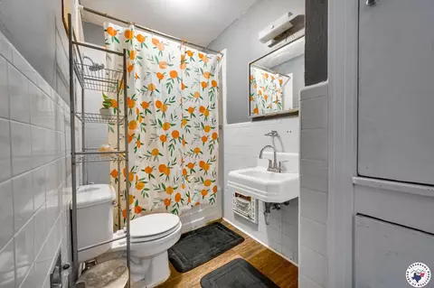 Bath - 914 E 33rd Texarkana Ar 71854, Texarkana, AR 71854 photo 1 of 1