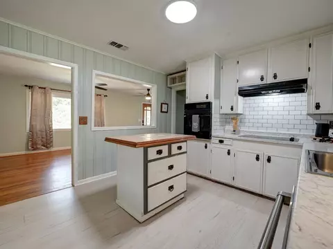 Kitchen - 6 E Avenue E Hooks Tx 75561, Hooks, TX 75561 photo 1 of 3