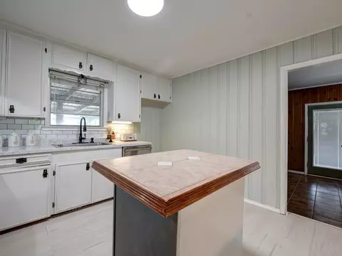 Kitchen - 6 E Avenue E Hooks Tx 75561, Hooks, TX 75561 photo 3 of 3