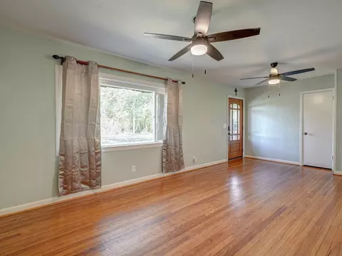 Living - 6 E Avenue E Hooks Tx 75561, Hooks, TX 75561 photo 4 of 5