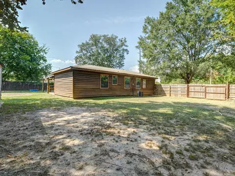 Exterior - 6 E Avenue E Hooks Tx 75561, Hooks, TX 75561 photo 8 of 10