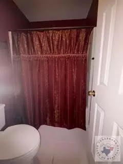 Bath - 30 Lacey Dr Hooks Tx 75561, Hooks, TX 75561 photo 1 of 3