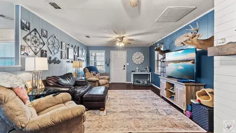 Living - 305 13th Ashdown Ar 71822, Ashdown, AR 71822 photo 3 of 3