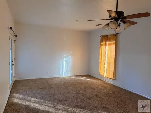 Living - 5220 Ware St Texarkana Ar 71854, Texarkana, AR 71854 photo 2 of 3