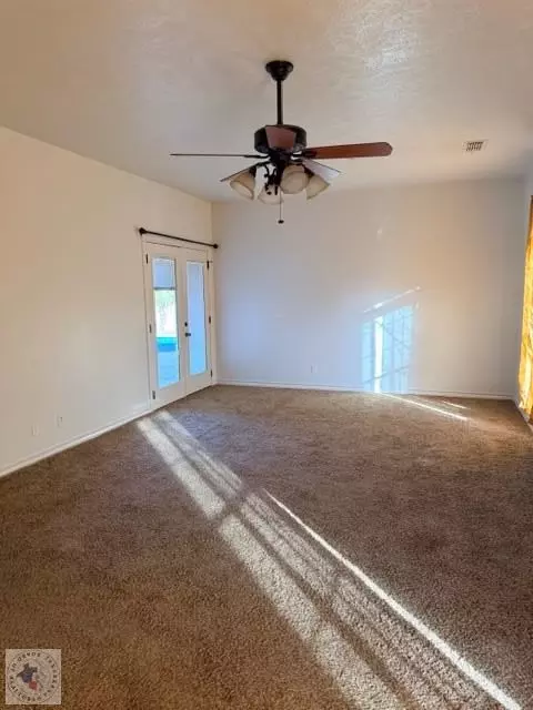 Living - 5220 Ware St Texarkana Ar 71854, Texarkana, AR 71854 photo 3 of 3