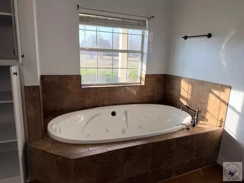 Bath - 5220 Ware St Texarkana Ar 71854, Texarkana, AR 71854 photo 4 of 6