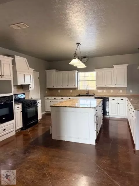 Kitchen - 5220 Ware St Texarkana Ar 71854, Texarkana, AR 71854 photo 4 of 5
