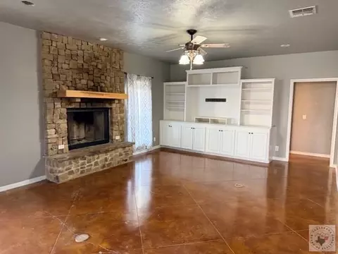 Living - 5220 Ware St Texarkana Ar 71854, Texarkana, AR 71854 photo 1 of 3