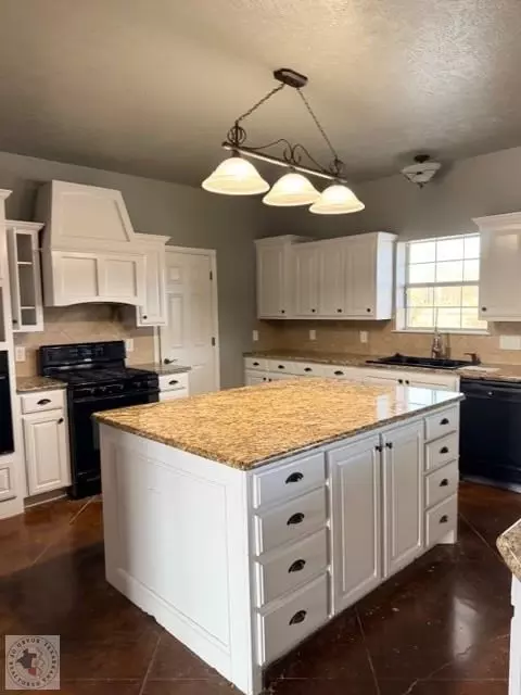 Kitchen - 5220 Ware St Texarkana Ar 71854, Texarkana, AR 71854 photo 1 of 5