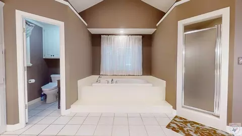 Bath - 409 Meadows Texarkana Ar 71854, Texarkana, AR 71854 photo 1 of 4