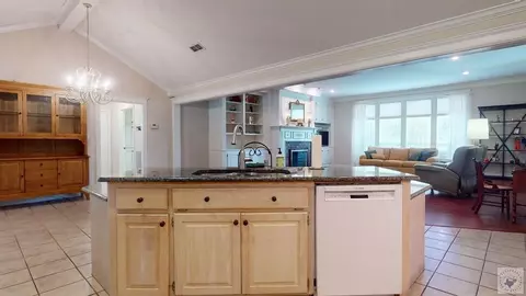 Kitchen - 409 Meadows Texarkana Ar 71854, Texarkana, AR 71854 photo 3 of 3
