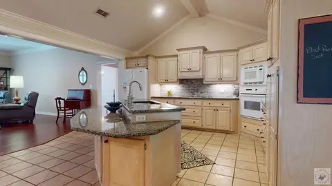 Kitchen - 409 Meadows Texarkana Ar 71854, Texarkana, AR 71854 photo 2 of 3