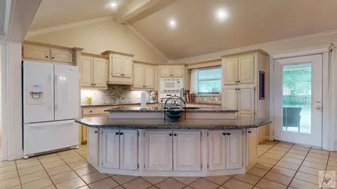 Kitchen - 409 Meadows Texarkana Ar 71854, Texarkana, AR 71854 photo 1 of 3