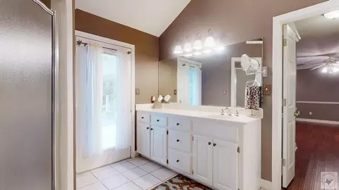 Bath - 409 Meadows Texarkana Ar 71854, Texarkana, AR 71854 photo 3 of 4