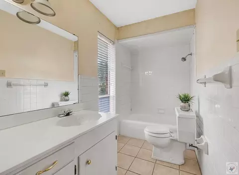 Bath - 19 Downing Dr Texarkana Ar 71854, Texarkana, AR 71854 photo 2 of 3