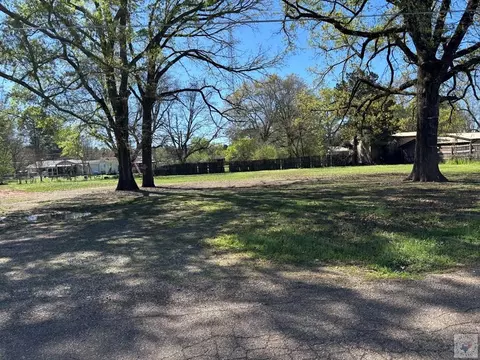 704 E Ave E Hooks Tx 75561, Hooks, TX 75561 photo 3