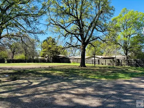 704 E Ave E Hooks Tx 75561, Hooks, TX 75561 photo 5