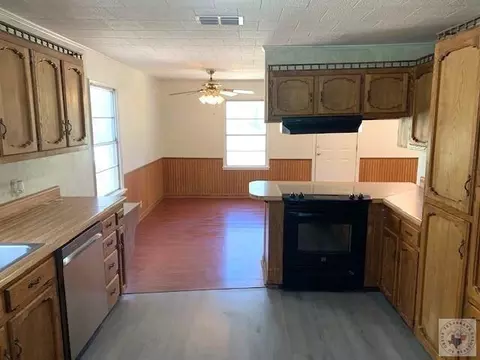 Kitchen - 207 Marshall Hooks Tx 75561, Hooks, TX 75561 photo 4 of 4