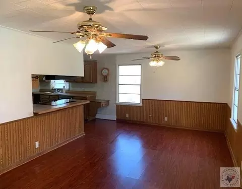 Living - 207 Marshall Hooks Tx 75561, Hooks, TX 75561 photo 2 of 3