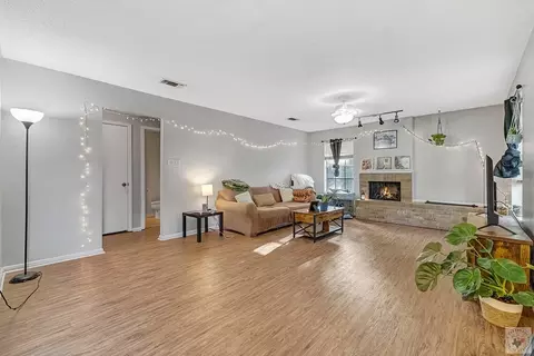 Living - 300 E 20th Texarkana Ar 71854, Texarkana, AR 71854 photo 1 of 4