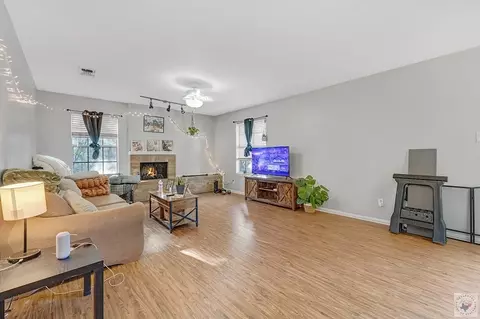 Living - 300 E 20th Texarkana Ar 71854, Texarkana, AR 71854 photo 2 of 4