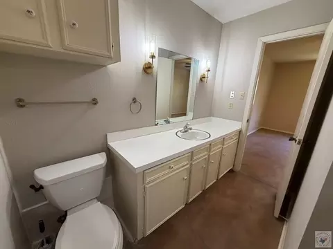 Bath - 300 E 20th Texarkana Ar 71854, Texarkana, AR 71854 photo 9 of 9