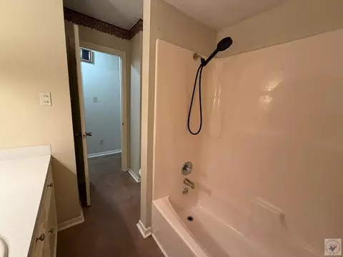 Bath - 300 E 20th Texarkana Ar 71854, Texarkana, AR 71854 photo 6 of 9