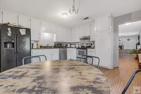 Kitchen - 300 E 20th Texarkana Ar 71854, Texarkana, AR 71854 photo 1 of 1