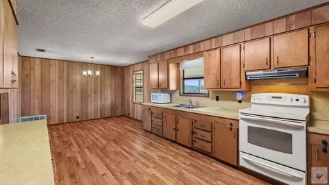 Kitchen - 1608 Goodwin Rd Hooks Tx 75561, Hooks, TX 75561 photo 3 of 3