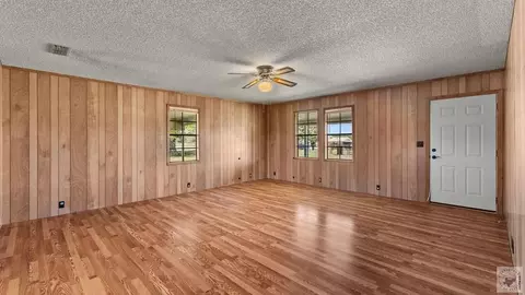 Living - 1608 Goodwin Rd Hooks Tx 75561, Hooks, TX 75561 photo 2 of 4