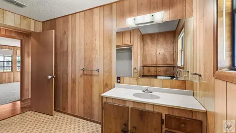 Bath - 1608 Goodwin Rd Hooks Tx 75561, Hooks, TX 75561 photo 3 of 3