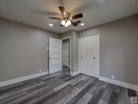 Bedroom - 6 Reed Cir Hooks Tx 75561, Hooks, TX 75561 photo 2 of 3