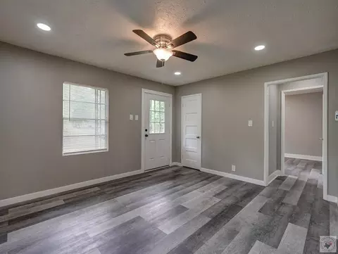 Living - 6 Reed Cir Hooks Tx 75561, Hooks, TX 75561 photo 3 of 3