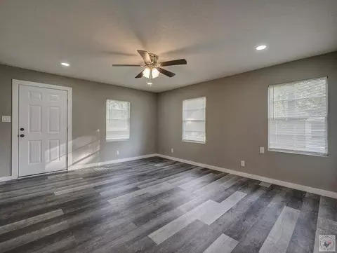Living - 6 Reed Cir Hooks Tx 75561, Hooks, TX 75561 photo 1 of 3