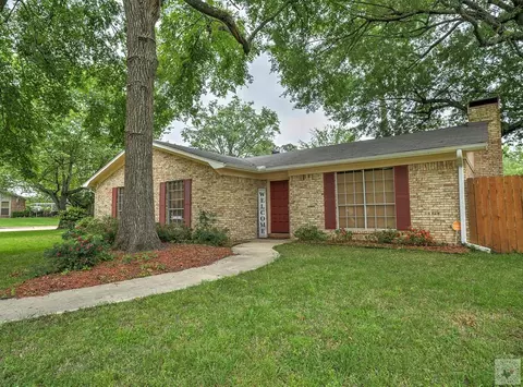 201 Pine Forest Wake Village Tx 75501, Wake Village, TX 75501